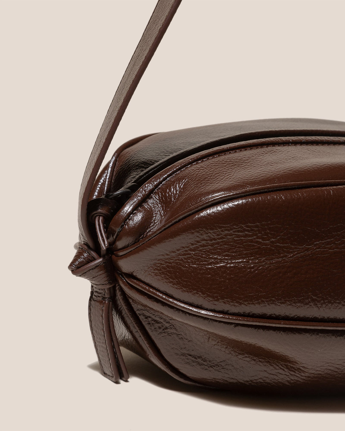 BOYA L DISTRESSED - Ball-Shaped Crossbody Bag | Hereu Women|Men