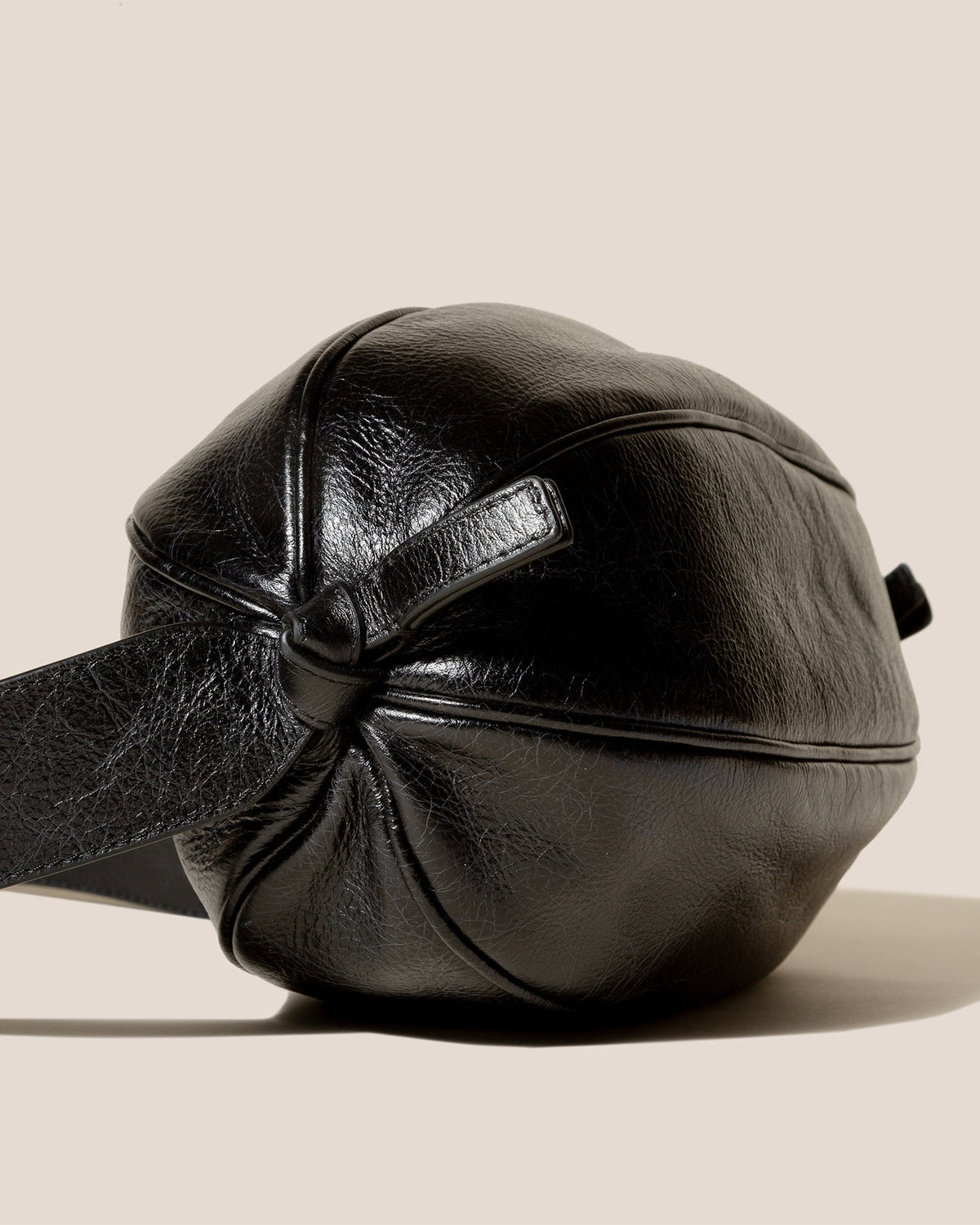 BOYA L DISTRESSED - Ball-Shaped Crossbody Bag | Hereu Women|Men