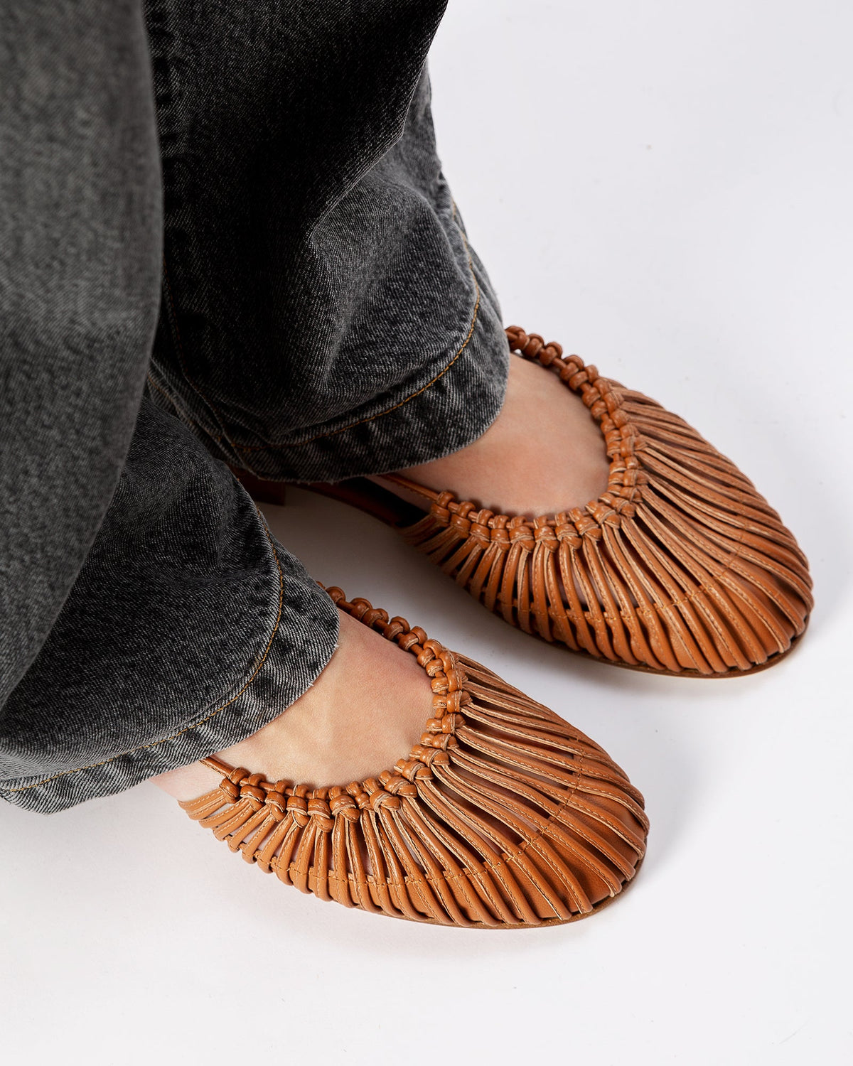 MANTERA - Round-Toe Knotted Sandal | Hereu Women