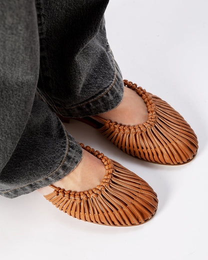 MANTERA - Round-Toe Knotted Sandal | Hereu Women